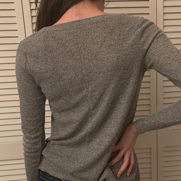 Lightweight Hollister sweater - Picture 2 of 2